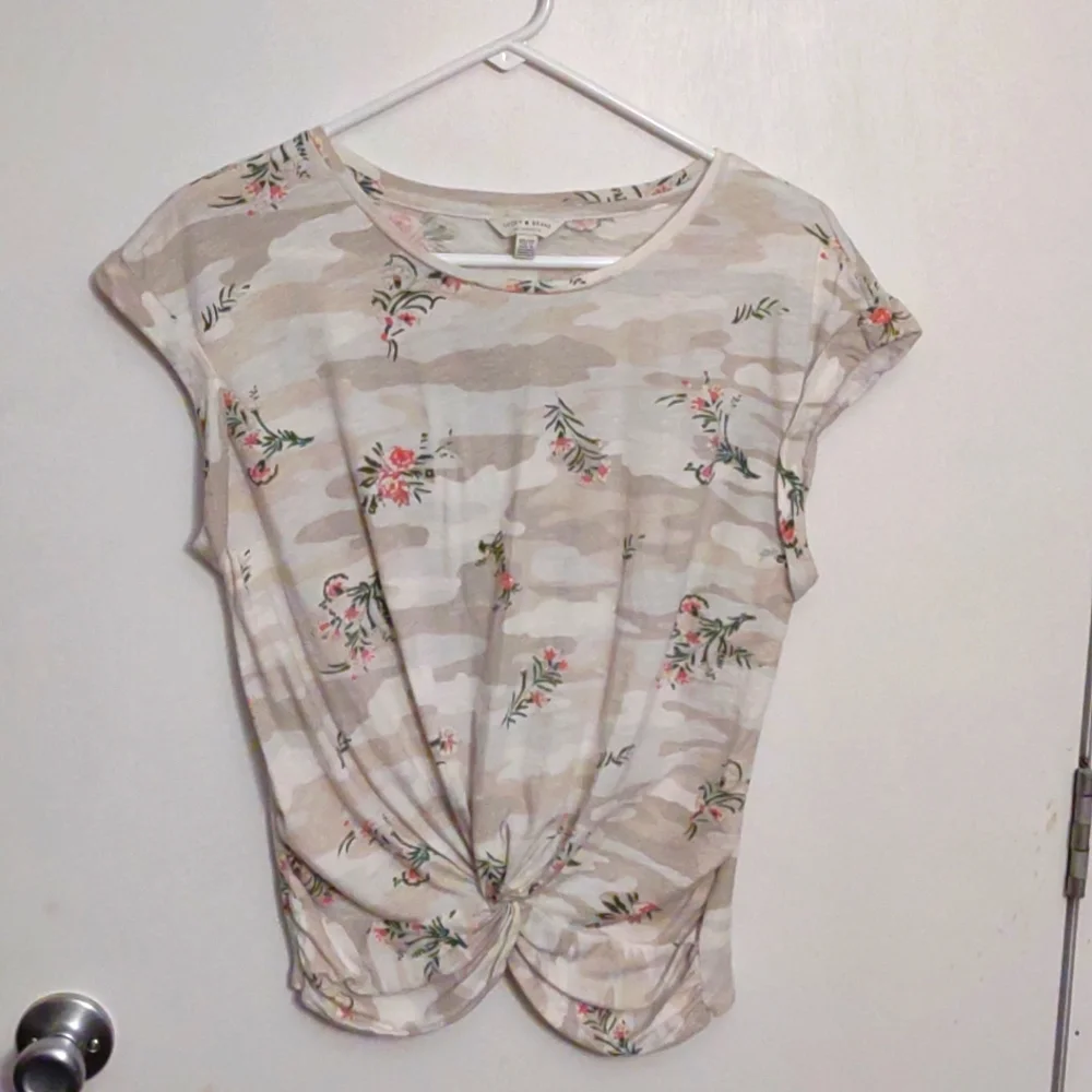 XS Lucky Brand T-shirt